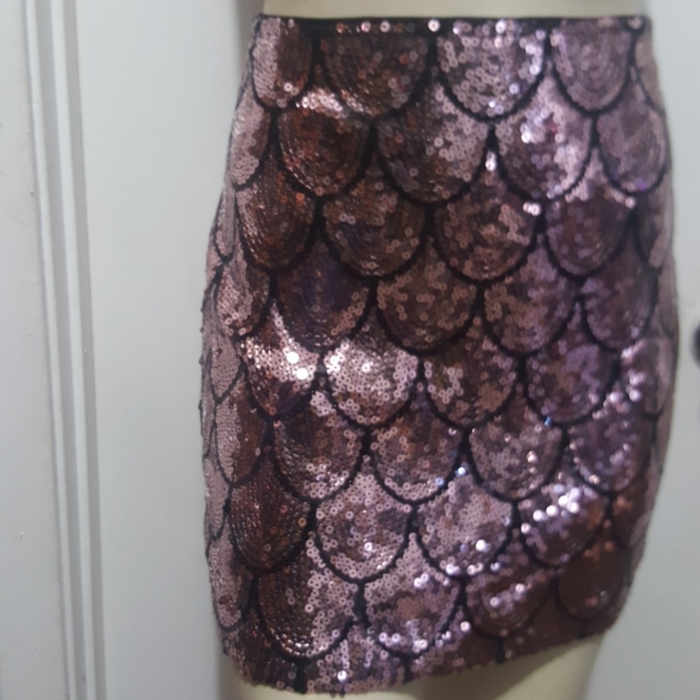 PINK AND BLACK SEQUENCE SKIRT